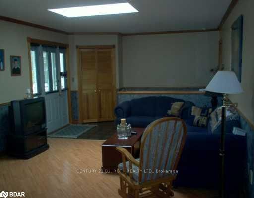 2582 Leonard St, Innisfil, L9S 3T9 | Image 2