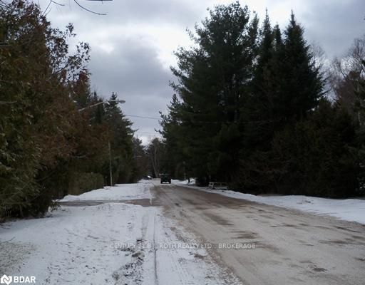 3213 Beach Ave, Innisfil, L9S 2K6 | Image 2