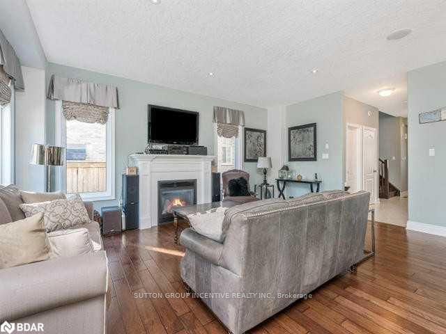 Listing Image 5