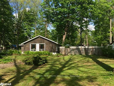 Detached House sold at 3923 Algonquin Avenue, Innisfil, Ontario, L9S 2M3 - Rural Innisfil - MLS: N6272428