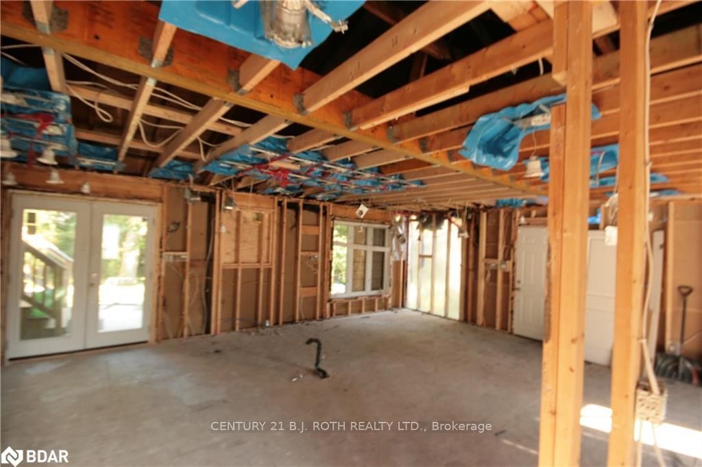 Listing Image 17