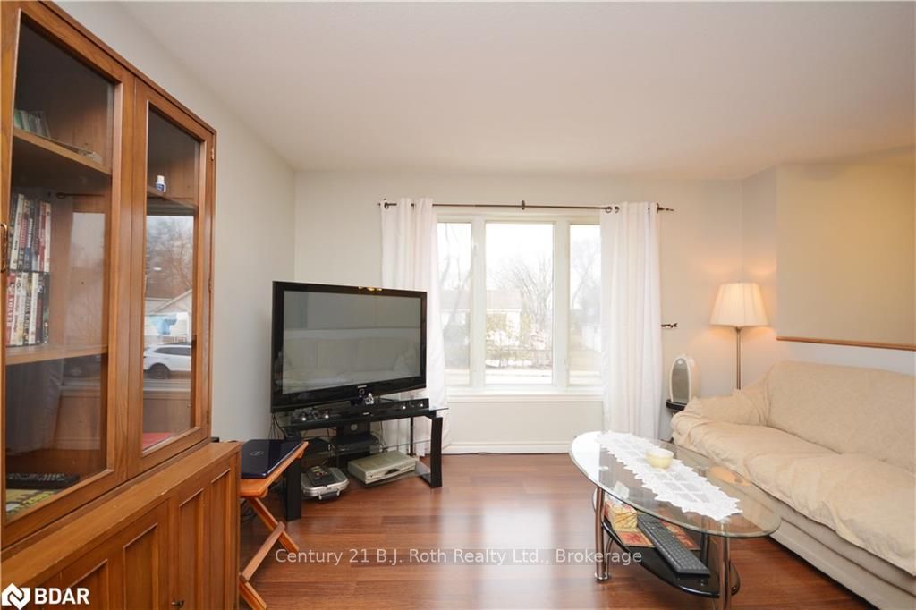 Listing Image 3
