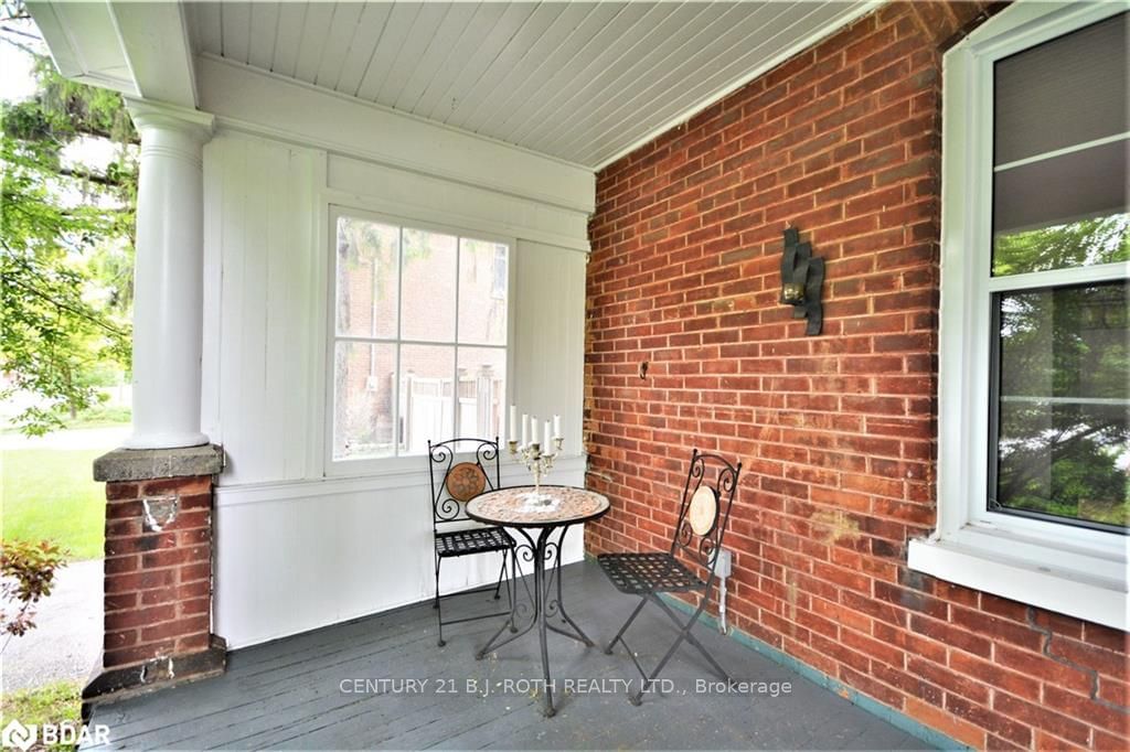 Listing Image 4