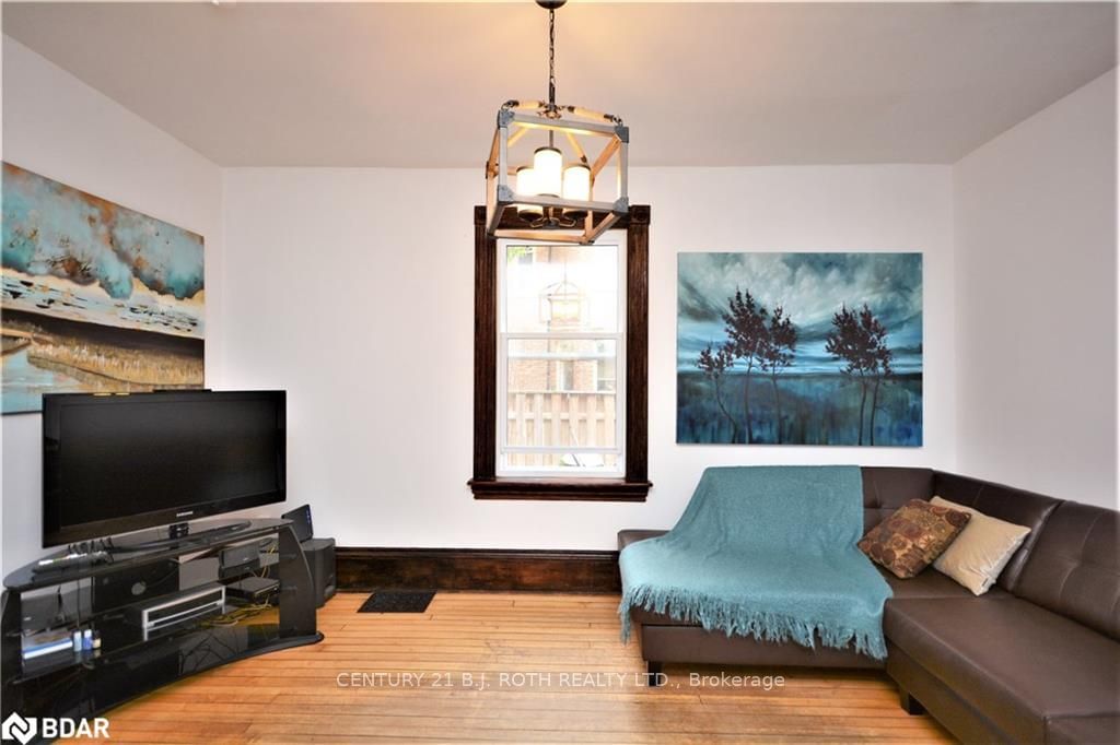 Listing Image 7