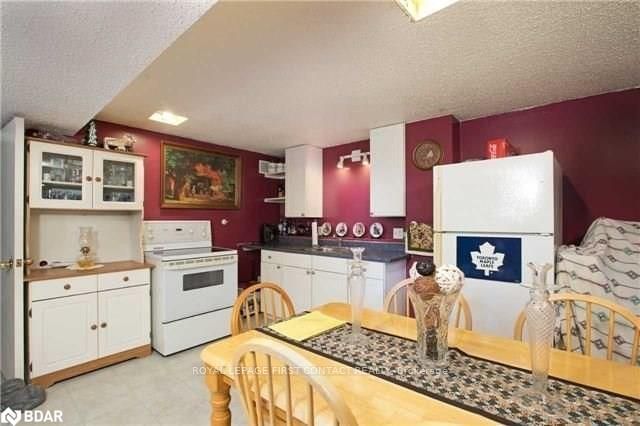 706 James St, Innisfil, L9S 2G7 | Image 2