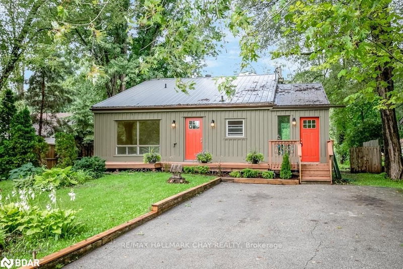 210 Parkview Dr, Innisfil, L0L 1K0 | Image 2