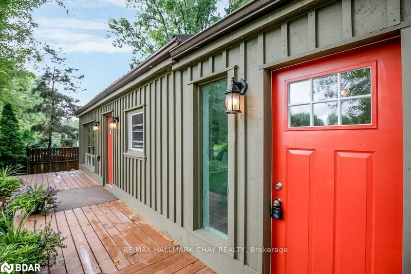 210 Parkview Dr, Innisfil, L0L 1K0 | Image 3