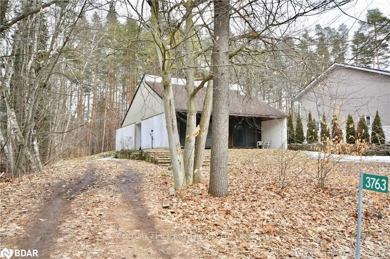 3763 Fairway Rd, Innisfil, L9S 2L4 | Image 3