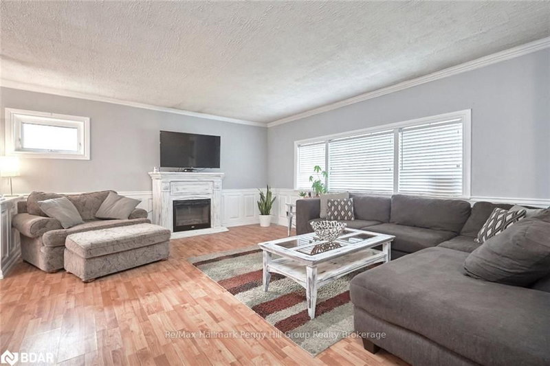 22 Cecil St, Essa, L0M 1B3 | Image 2