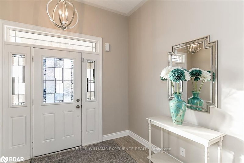 9 Old Field Cres, East Gwillimbury, L9N 0A5 | Image 2