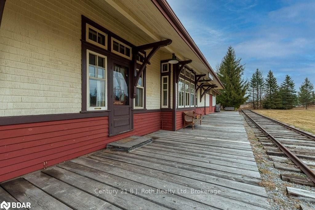 Listing Image 7