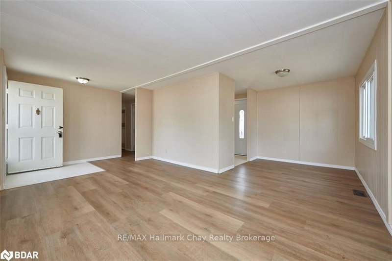 21 Hawthorne Dr, Innisfil, L9S 1R4 | Image 2