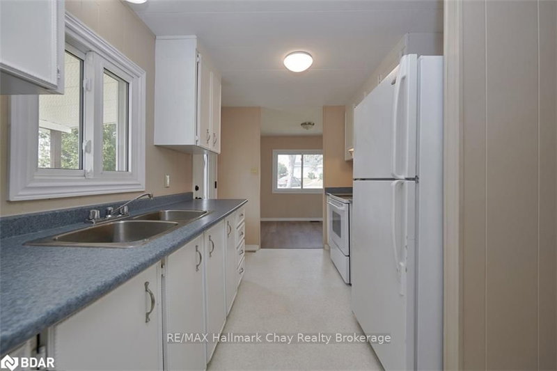 21 Hawthorne Dr, Innisfil, L9S 1R4 | Image 3