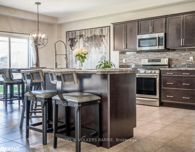 154 Arnold Cres, Essa, L0M 1B5 | Image 2