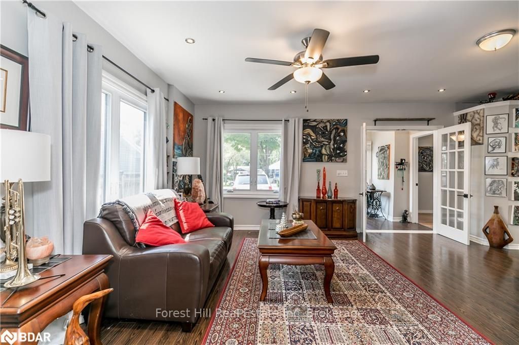 Listing Image 7