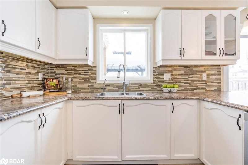 1128 Corrie St, Innisfil, L9S 1W9 | Image 3