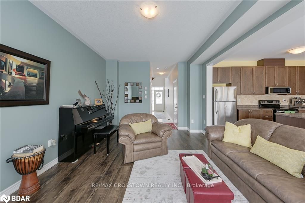 Listing Image 7