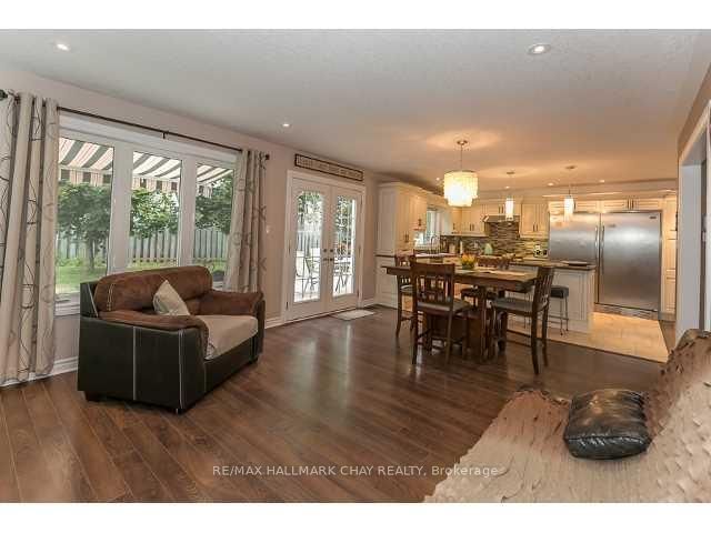 Listing Image 10