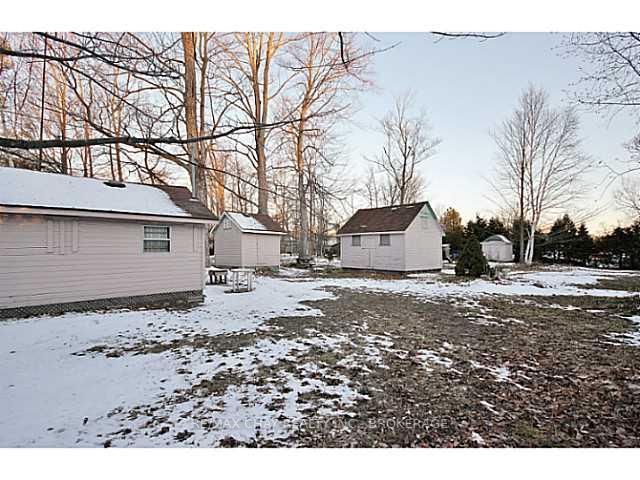 722 Hastings Ave, Innisfil, L9S 1Z3 | Image 3