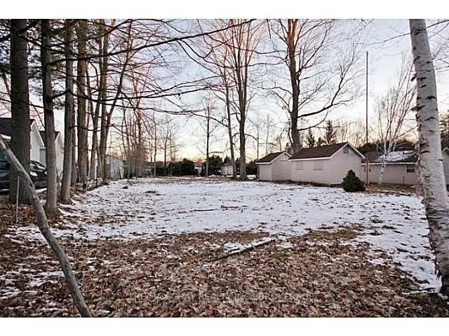 726 Hastings Ave, Innisfil, L9S 1Z3 | Image 2