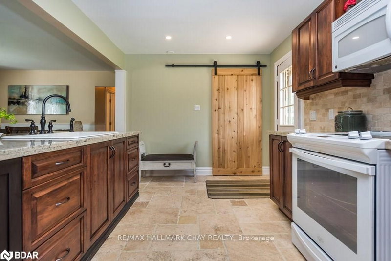 2196 Richard St, Innisfil, L9S 2C4 | Image 3