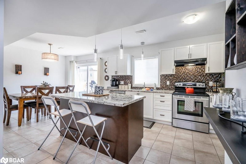 1411 Sheldon St, Innisfil, L9S 0H7 | Image 2