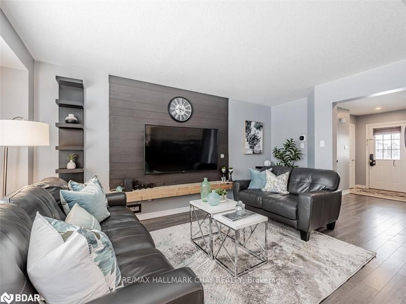 47 MCMULKIN St, New Tecumseth, L9R 0A7 | Image 3