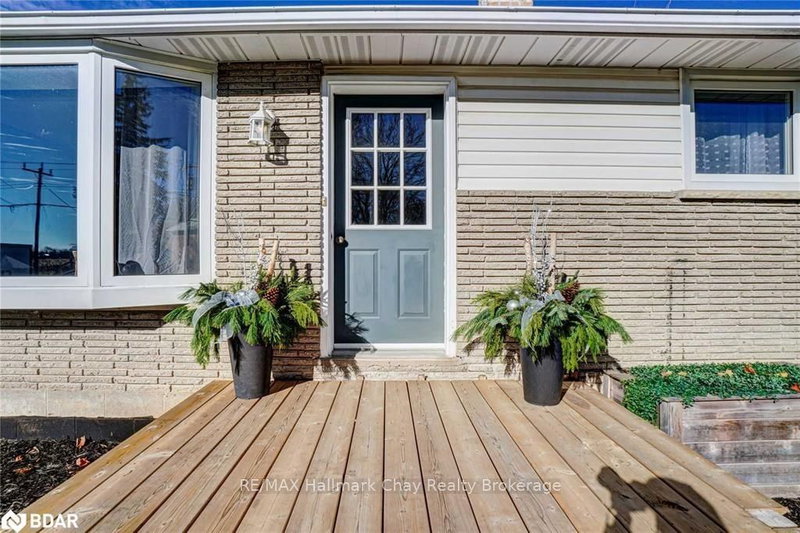1990 Victoria St, Innisfil, L9S 1K2 | Image 2