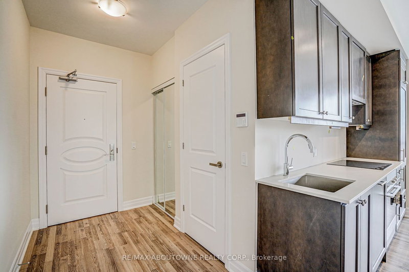 2309 - 9075 Jane St, Vaughan, L4K 0L7 | Image 2