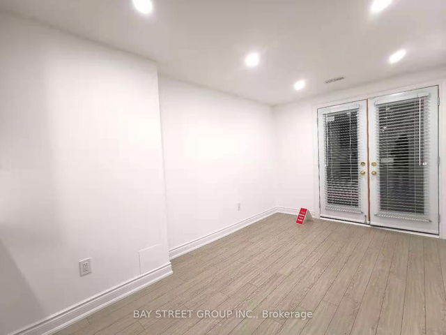 Bsmt - 267 Bathurst Glen Drive