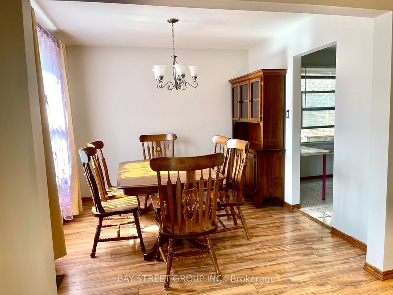 137 Appleby Cres, Markham, L3R 4L1 | Image 2