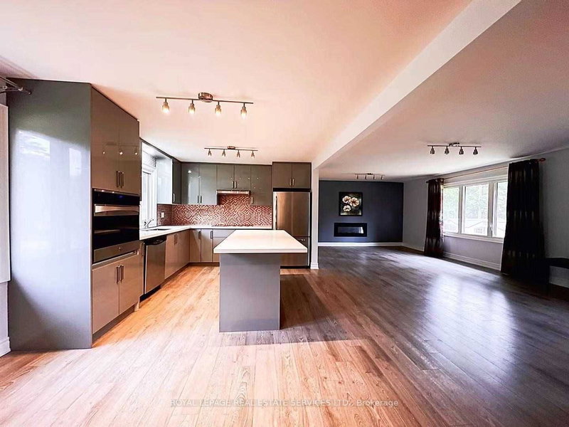 344 Steeles Ave E, Markham, L3T 1A8 | Image 2