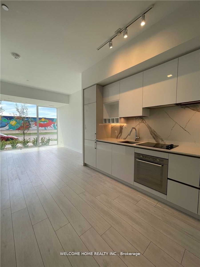 Th02 - 9 Buttermill Ave, Vaughan, L4K 0M5 | Image 2