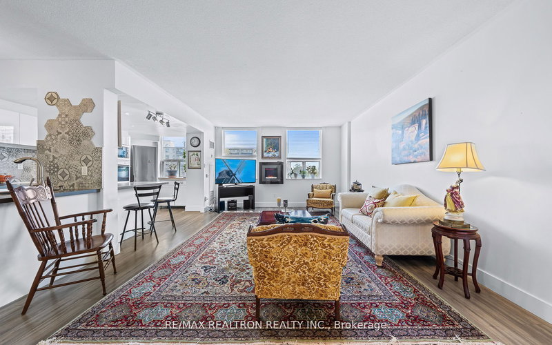 313 - 7398 Yonge St, Vaughan, L4J 8J2 | Image 3