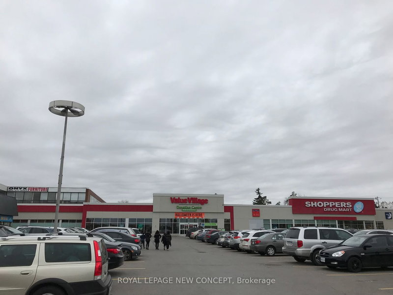 10620 Yonge St, Richmond Hill, L4C 3C8 | Image 3