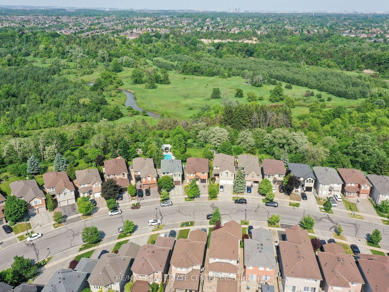 34 Royalpark Way, Vaughan, L4H 1J5 | Image 2