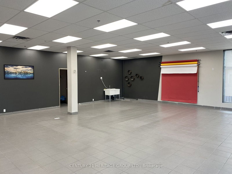 7 & 8 - 17080 Bathurst St, Newmarket, L3Y 3A5 | Image 3