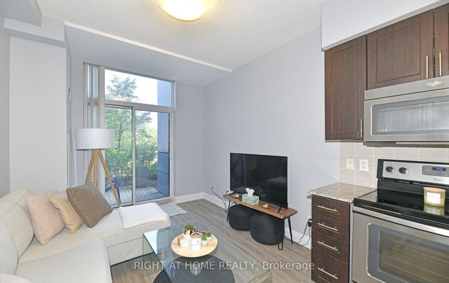 102 - 75 North Park Road