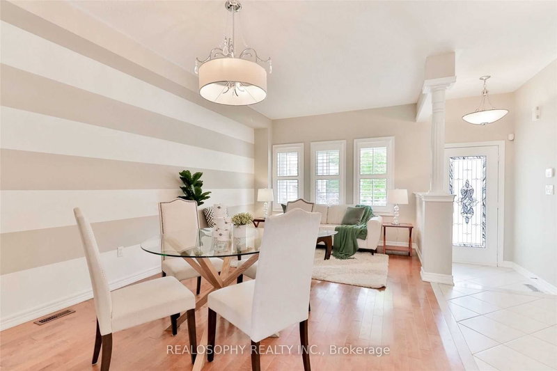 284 Bilbrough St, Aurora, L4G 7X5 | Image 3