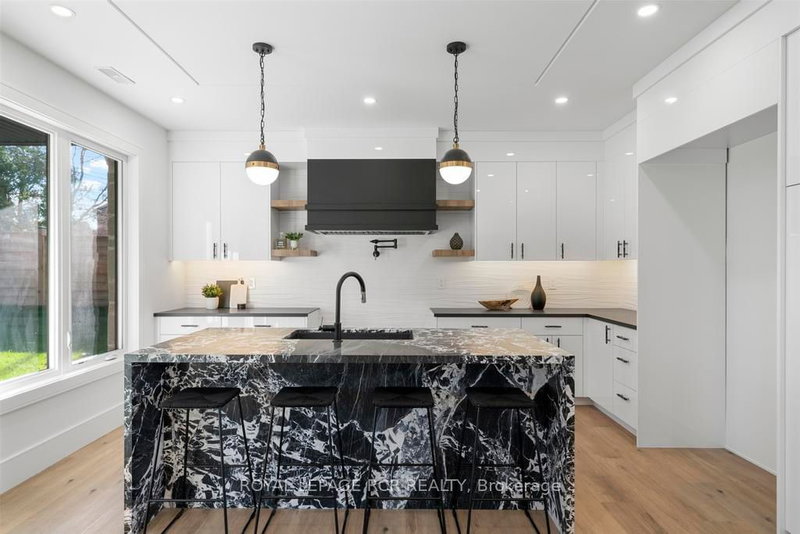 15 Rodcliff Rd, New Tecumseth, L0G 1W0 | Image 2