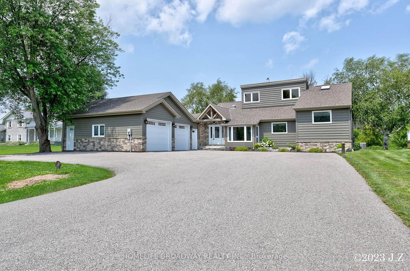 18 Villa Dr, Georgina, L0E 1N0 | Image 2