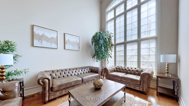 78 Yongehurst Rd, Richmond Hill, L4C 3T2 | Image 3