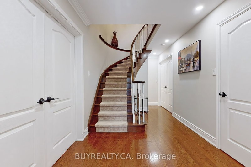 64 Mandel Cres, Richmond Hill, L4C 9Z7 | Image 3