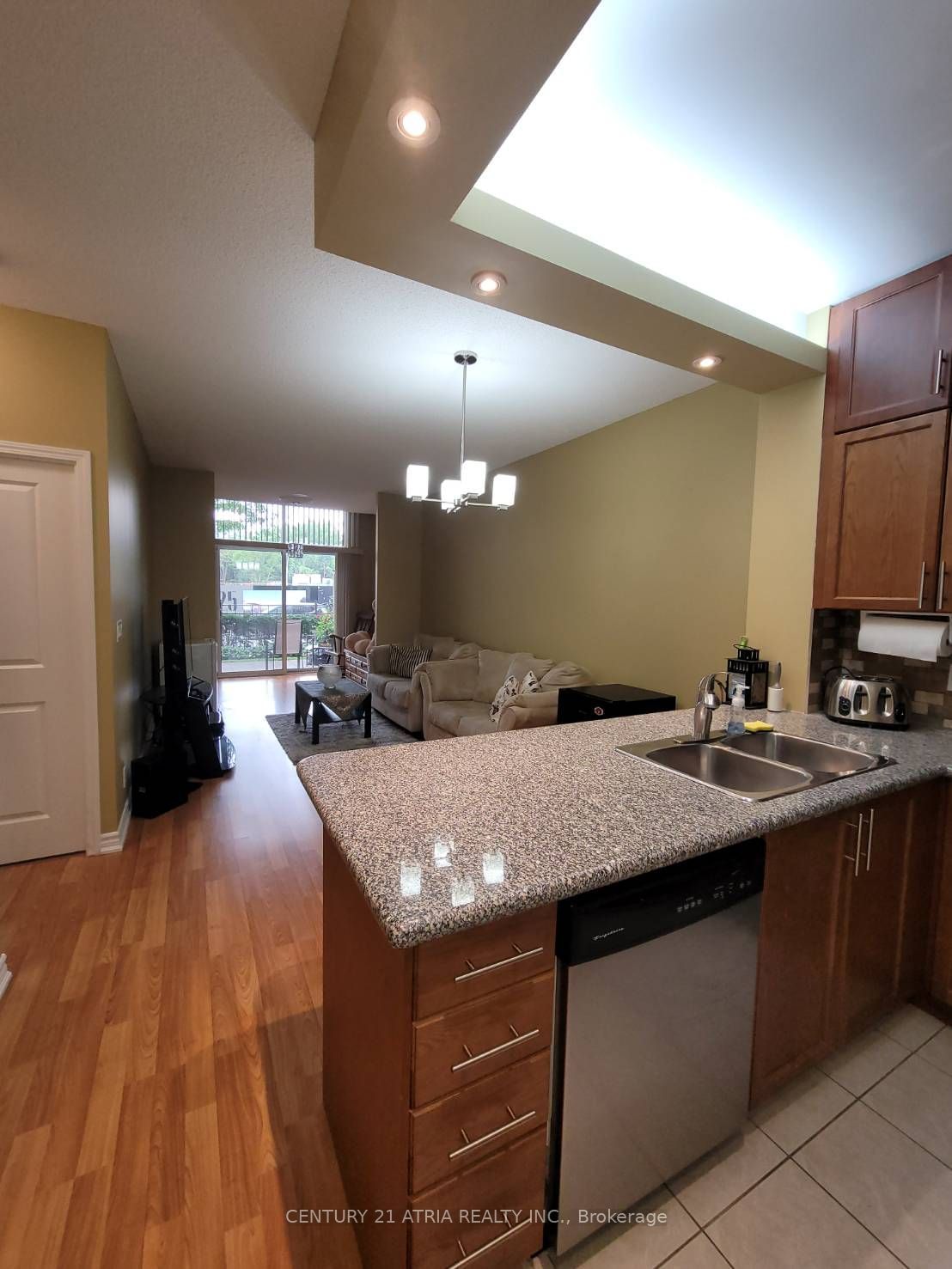 Listing Image 7