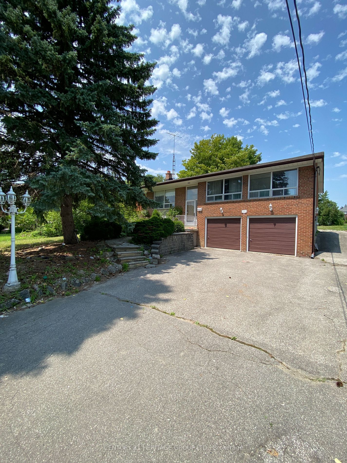 Detached House sold at 134 Pemberton Road, Richmond Hill, North Richvale, L4C 3T7 - MLS: N6686256