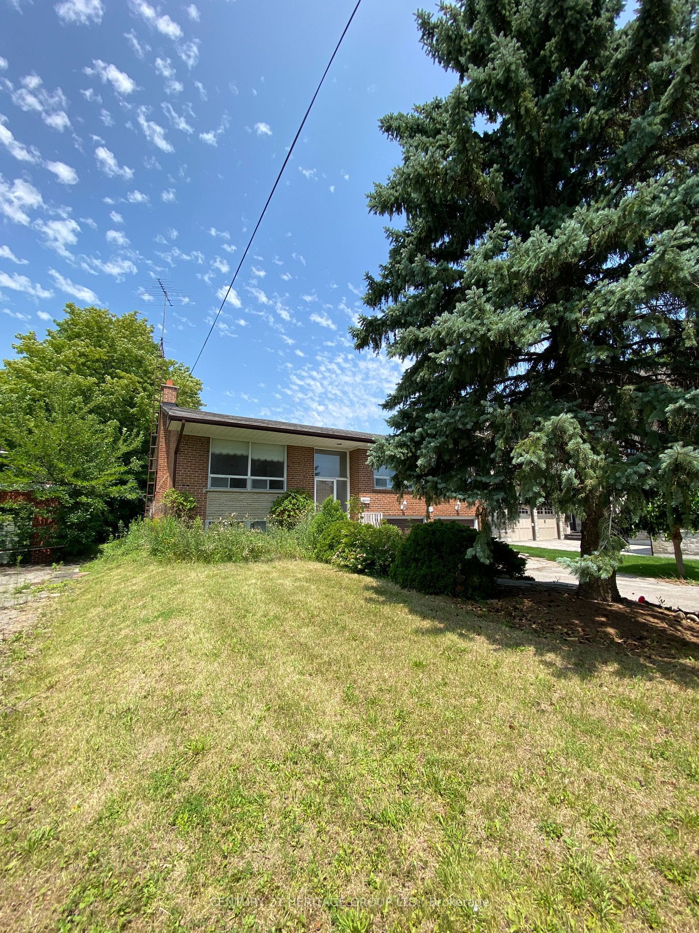 Detached House sold at 134 Pemberton Road, Richmond Hill, North Richvale, L4C 3T7 - MLS: N6686256
