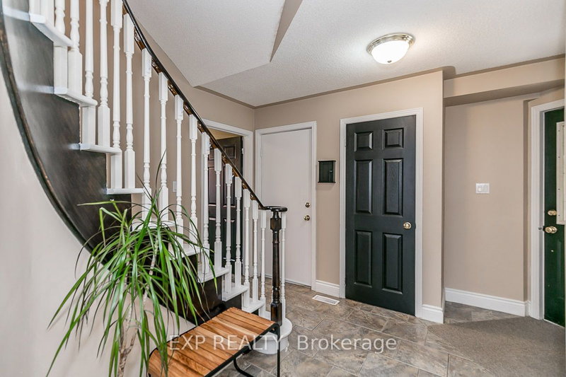 26 Beechbrooke Way, Aurora, L4G 6N7 | Image 3