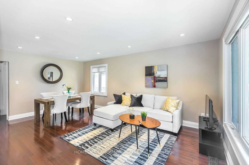 286 Gells Rd, Richmond Hill, L4C 3A4 | Image 2