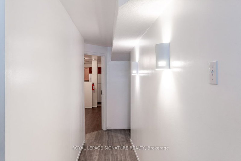 Lower - 734 Pam Cres, Newmarket, L3Y 5B6 | Image 3