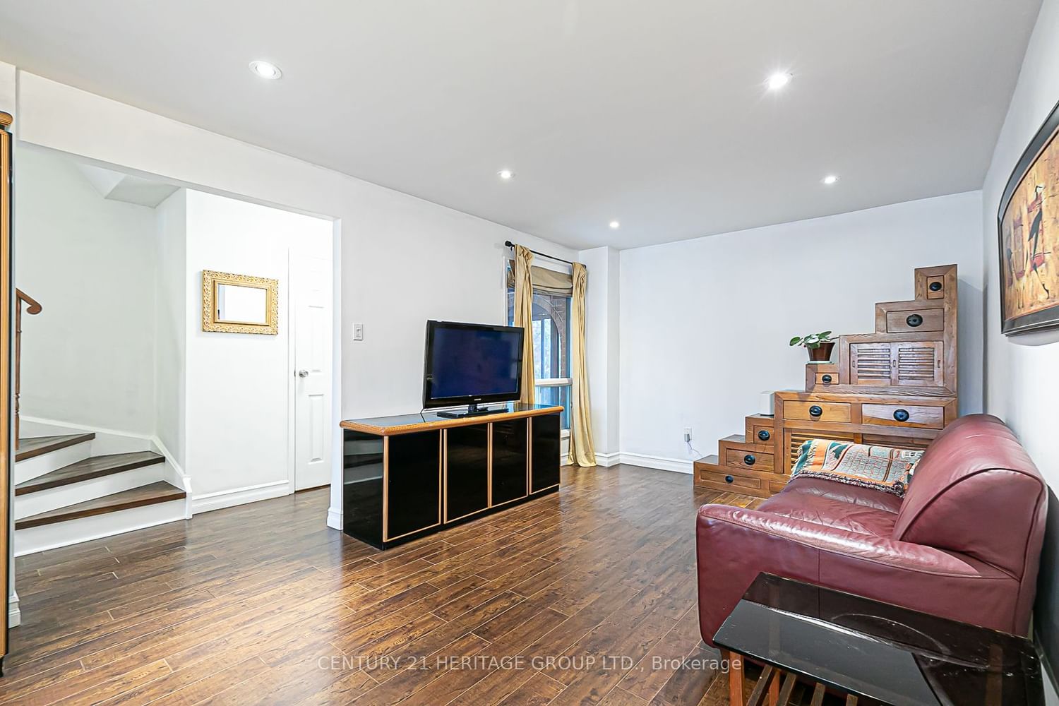 Listing Image 7